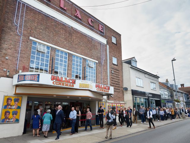 Crowds arriving for the Gorleston premier of Danny Boyle’s latest film “Yesterday”, some of which was shot at the Pier Hotel, Gorleston.